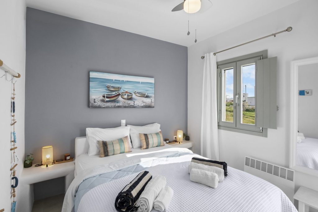 Restful bedroom with island-style décor